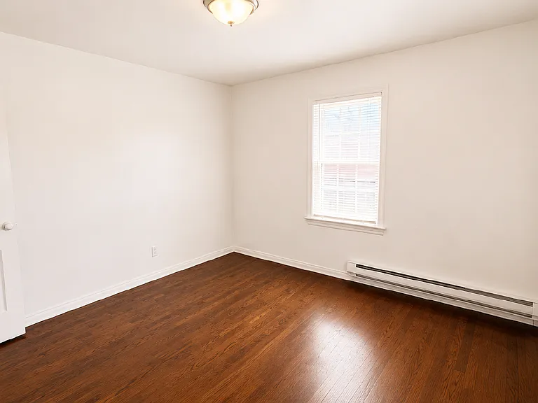 2132 Miramar Blvd — Photo 5