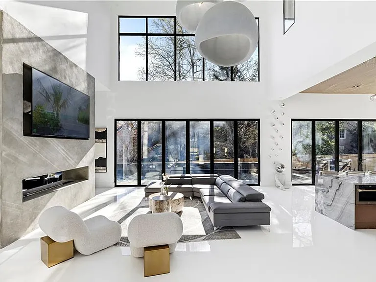 3600 Lower Roswell Rd — Photo 3