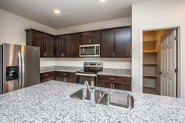Building Photo - 43760 W Cypress Ln