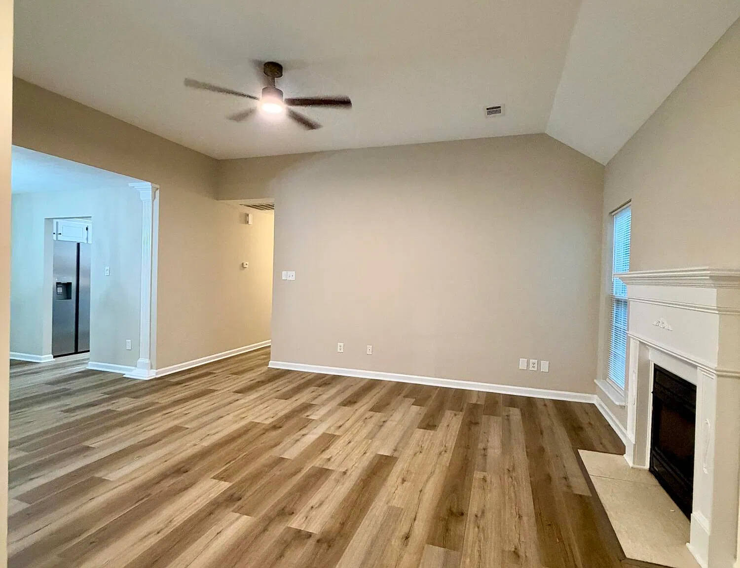 3 bed, 2.0 bath, 1351 sqft, $1,900 — Photo 4