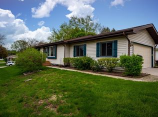 1233 N Lakeview Ave, Port Washington, WI 53074