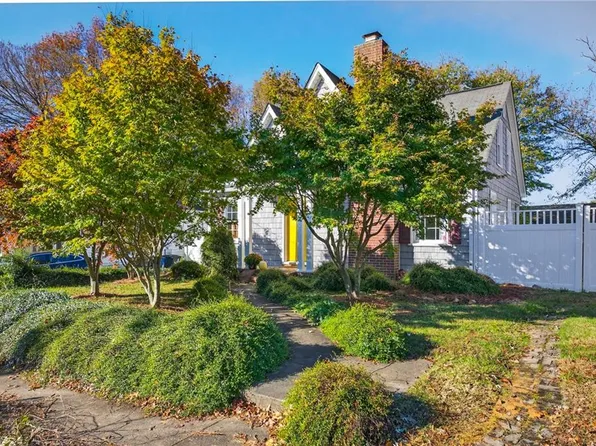 2124 Konnoak View Dr, Winston Salem, NC 27127