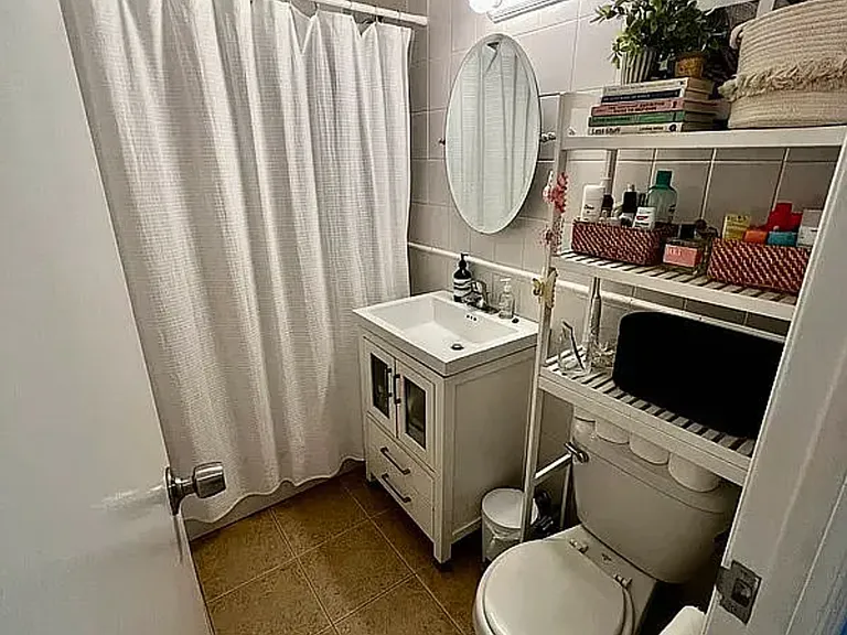 271 E 10th St #11 — Photo 7