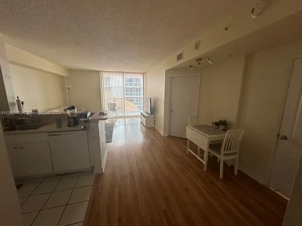 5077 NW 7th St APT 616, Miami, FL 33126