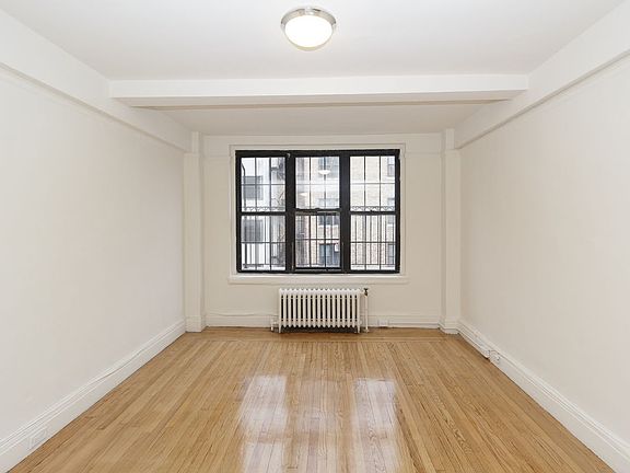 3rd image of 50 W 72nd St APT 1411