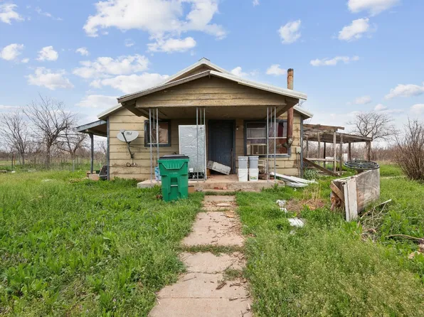 514 W Dallas St, Crowell, TX 79227