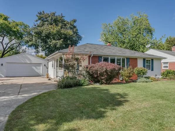 910 Robin St, De Pere, WI 54115