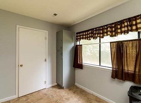 4th image of 6716 Woodthrush Dr
