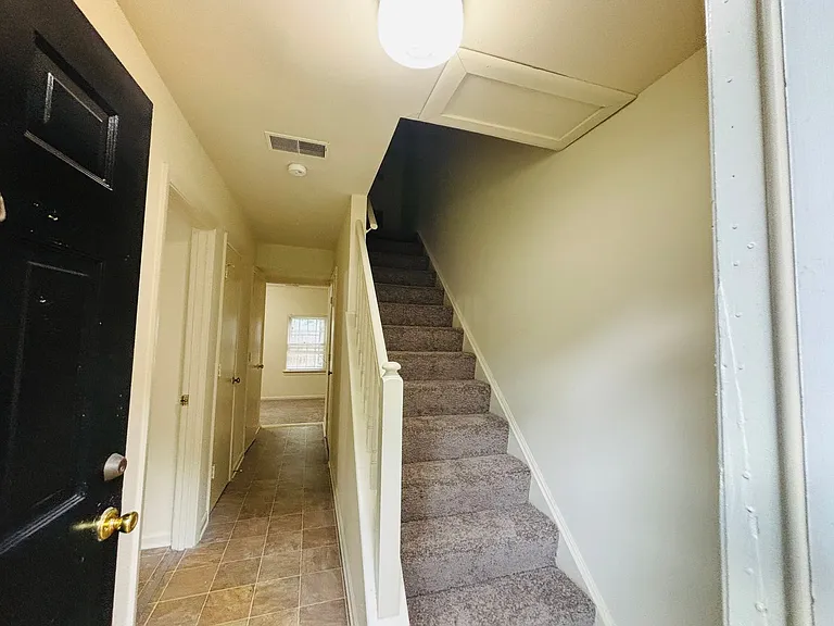 124 Camelot Ct — Photo 6