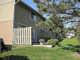 3rd image of 1122 Washington Cir