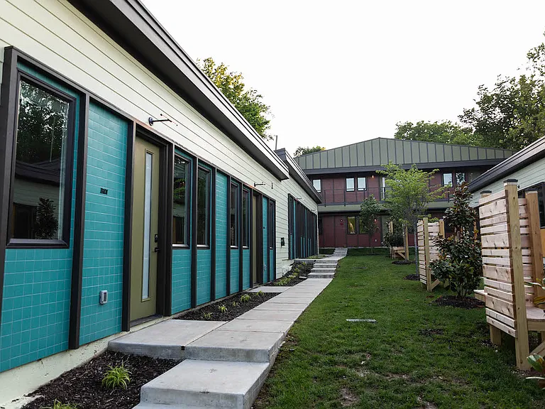 525 N College Ave #A-B — Photo 3