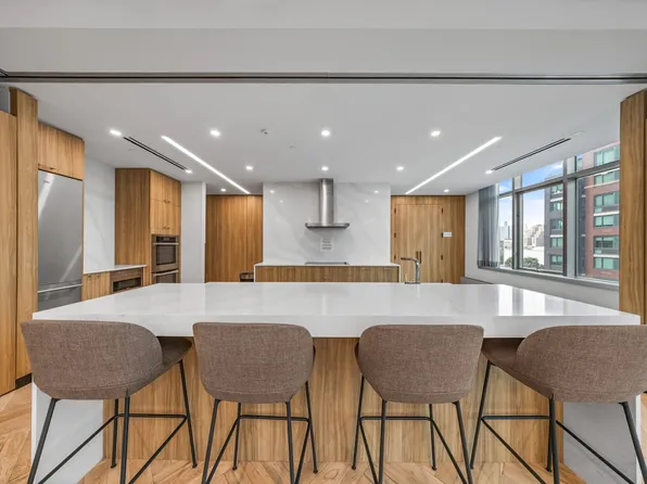 46-30 Center Boulevard image 24 of 31