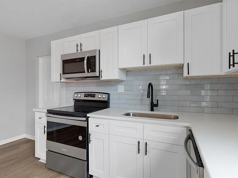 2406 E Clark St — Photo 19