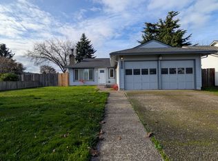 3055 Kentwood Dr, Eugene, OR 97401