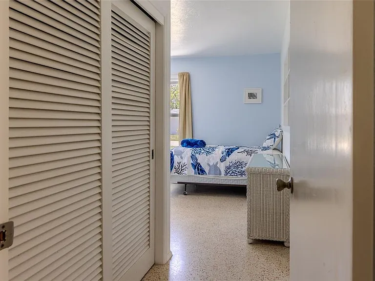 416 Sunset Dr — Photo 36