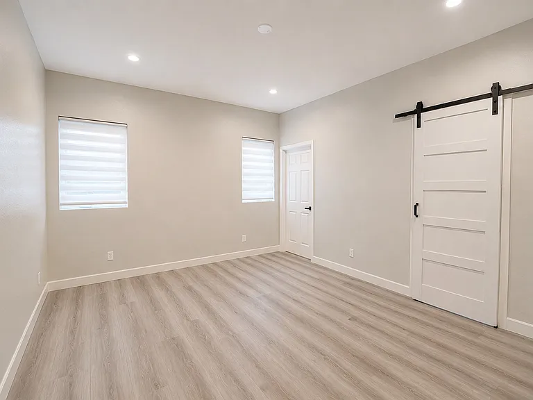 20261 Ermine St — Photo 5
