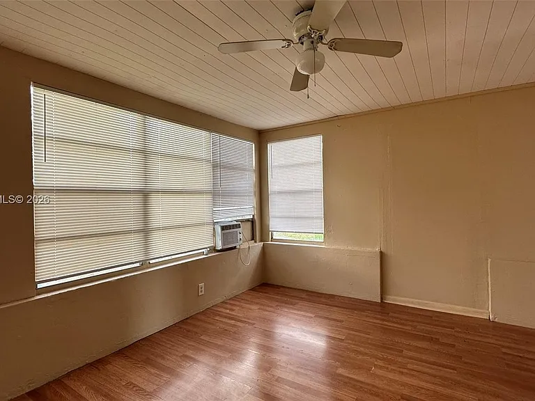 1701 NW 13th St — Photo 9