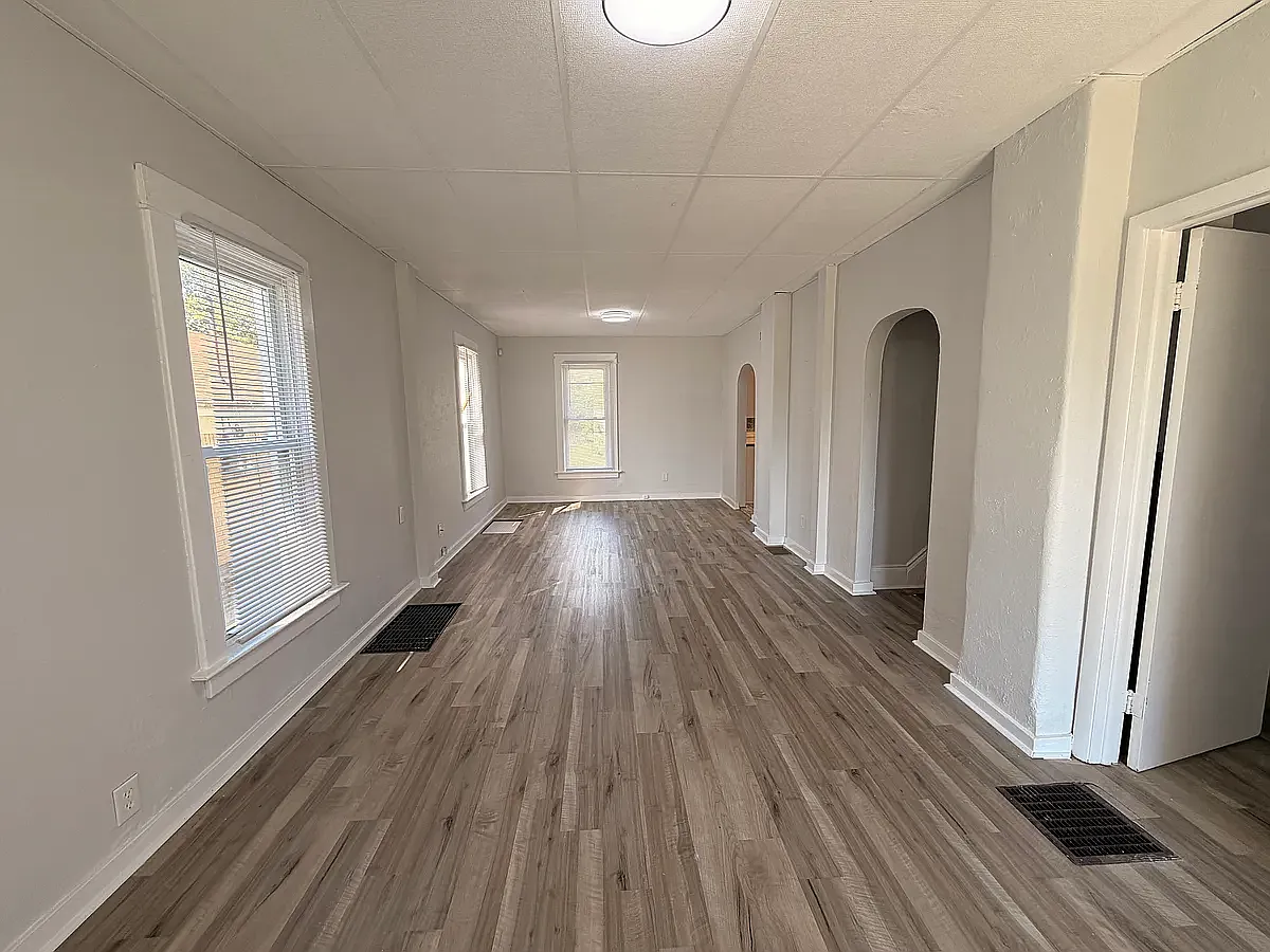 4 bed, 1275 sqft, $1,350 — Photo 2