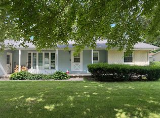 7 Hickory Ln, Villa Grove, IL 61956