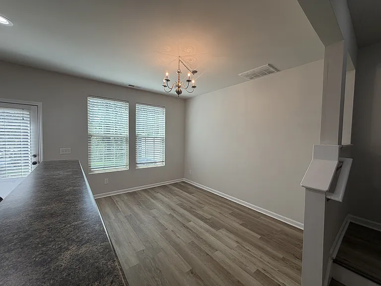 1037 Grand Rdg — Photo 7