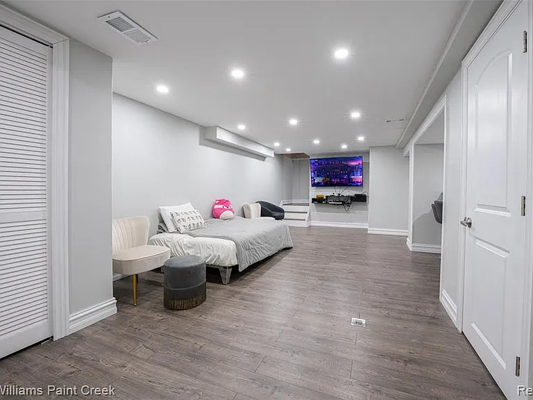 709 Denham Ln — Photo 21