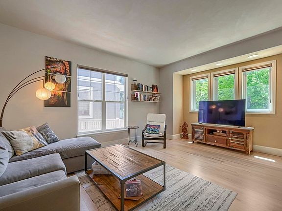 5th image of 3921 Florentine Dr