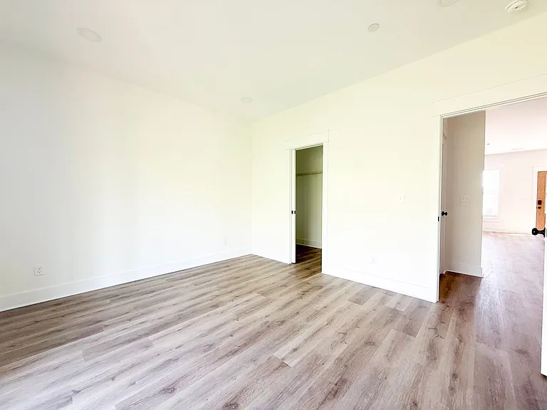 1385 Meridian St — Photo 16