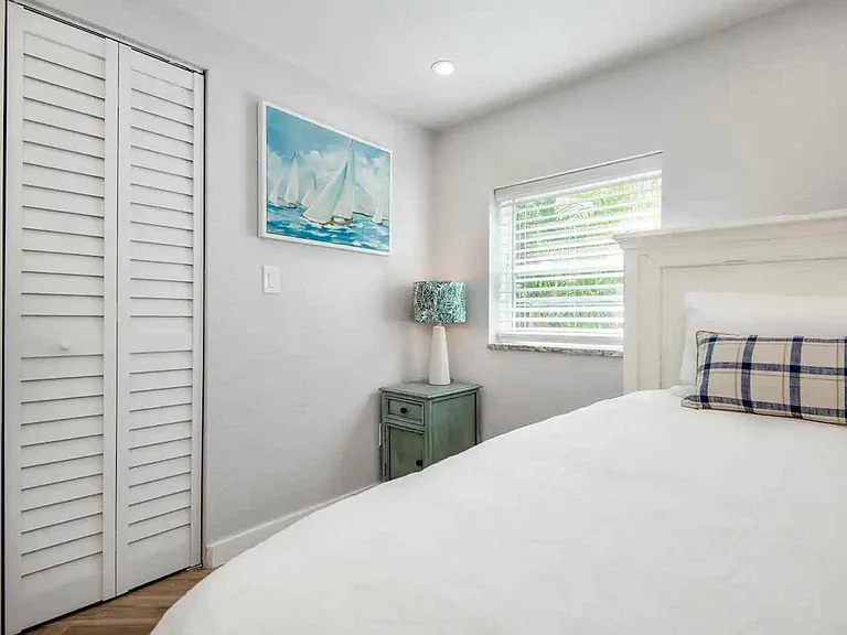 405 Locklie St — Photo 12