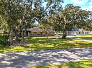 5817 Whispering Pnes, Lakeland, FL 33811