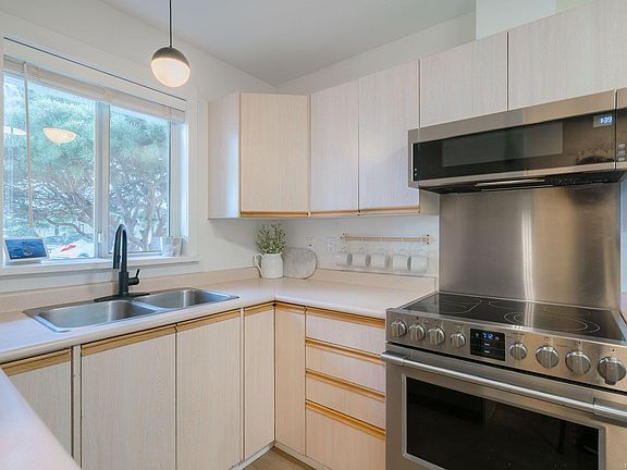 4th image of 941 Malone Rd #18