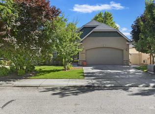 1465 Loretta, Meridian, ID 83646