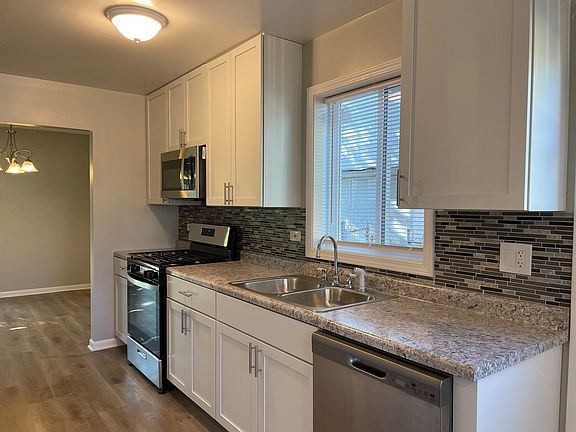 3rd image of 9424 N Parkside Dr