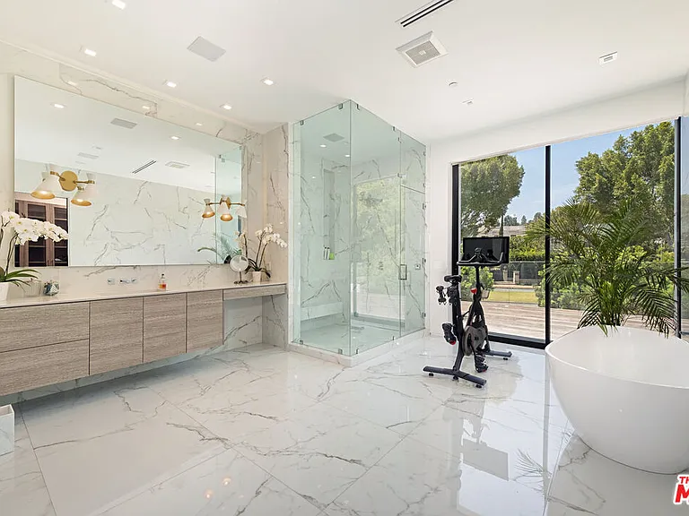 9570 Sunset Blvd — Photo 19