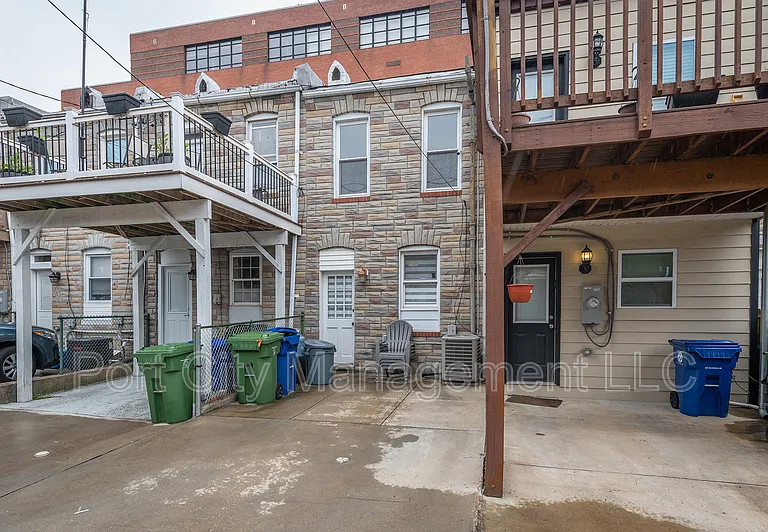 127 S Robinson St — Photo 22