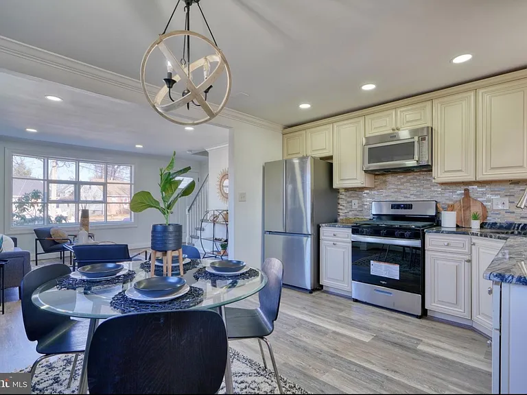 701 Platinum Ave — Photo 8