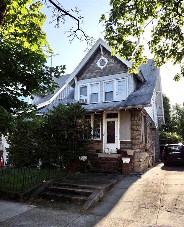 1091 E 3rd St photo 1