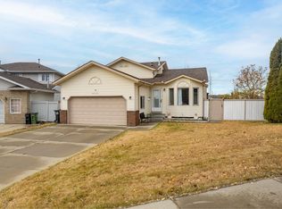 6520 154th Ave NW, Edmonton, AB T5Y2N7