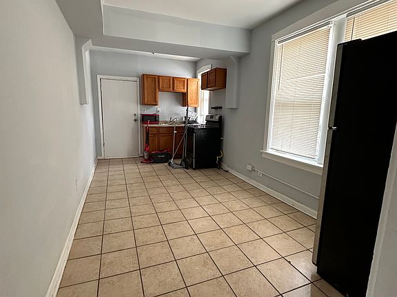 2nd image of 2208 S Marshall Blvd APT 1B