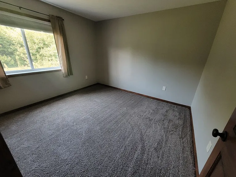 2749 Ridgewood St — Photo 13