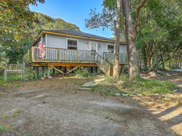 318 E Erie Ave, Folly Beach, SC 29439
