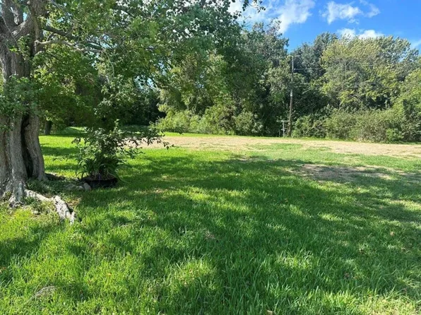 213 S Leroy St, Texas City, TX 77591