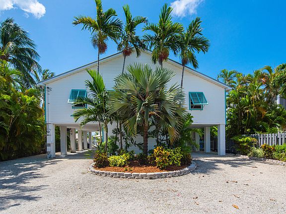 4th image of 1092 Bay Dr
