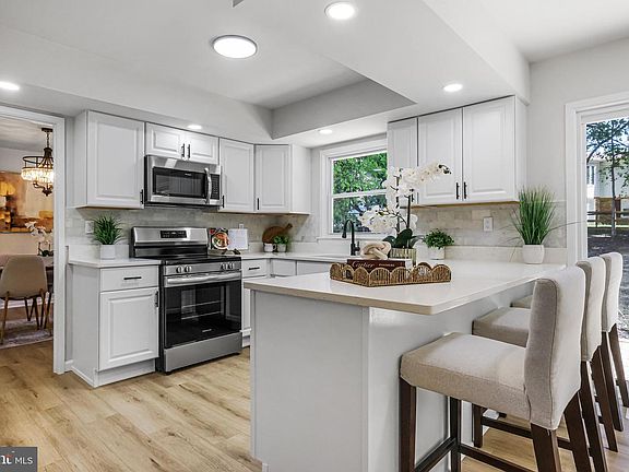 4th image of 9933 Dellcastle Rd
