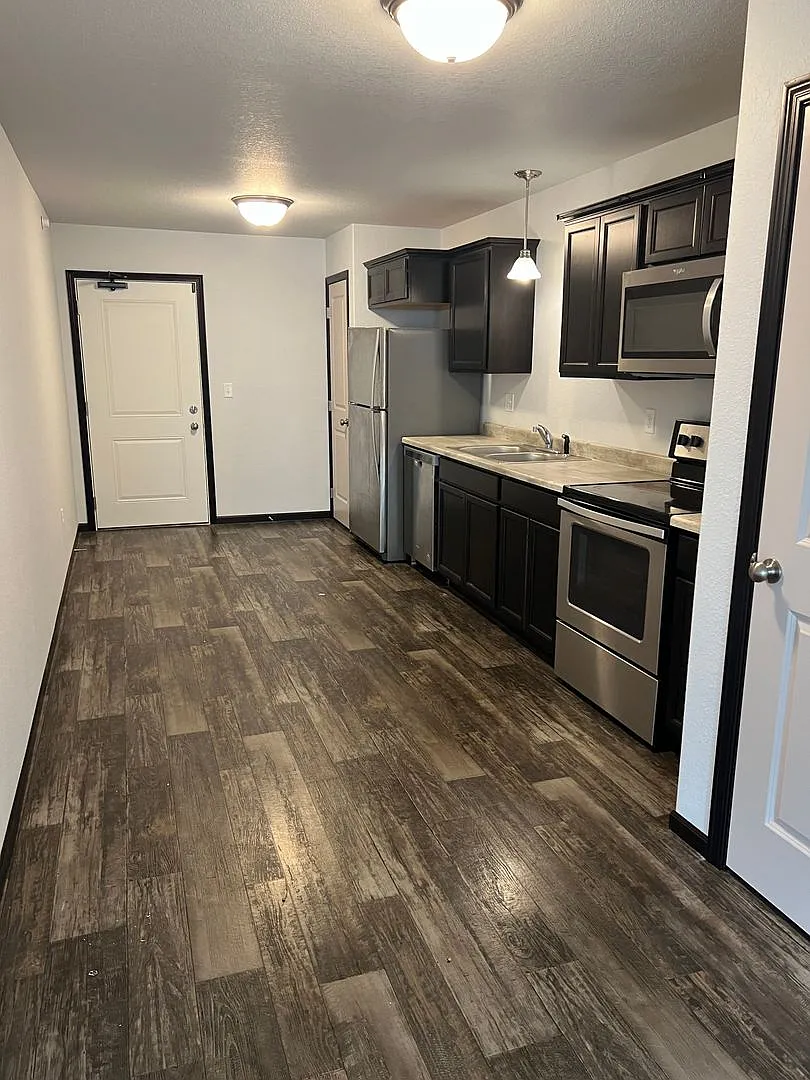 857 Tower Rd — Photo 3