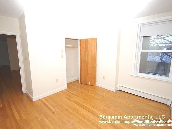 5th image of 310 Tappan St #10