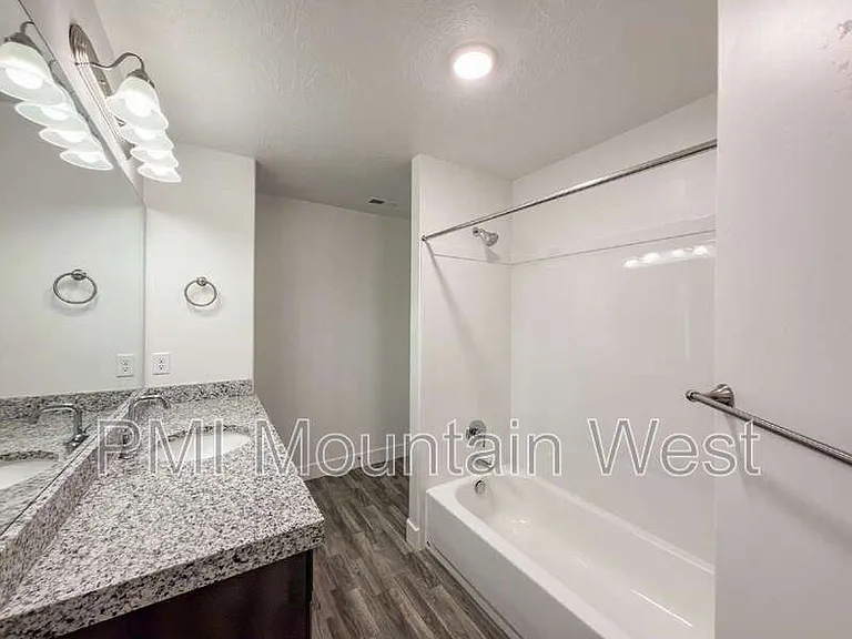 4924 E Breezy Patch Rd — Photo 18