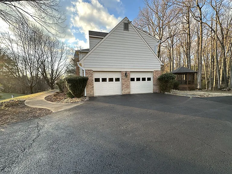 11560 Holly Briar Ln — Photo 52