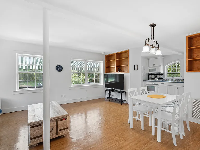 37 Beach Ln — Photo 23