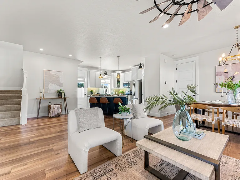 4835 N Mitchell St — Photo 9
