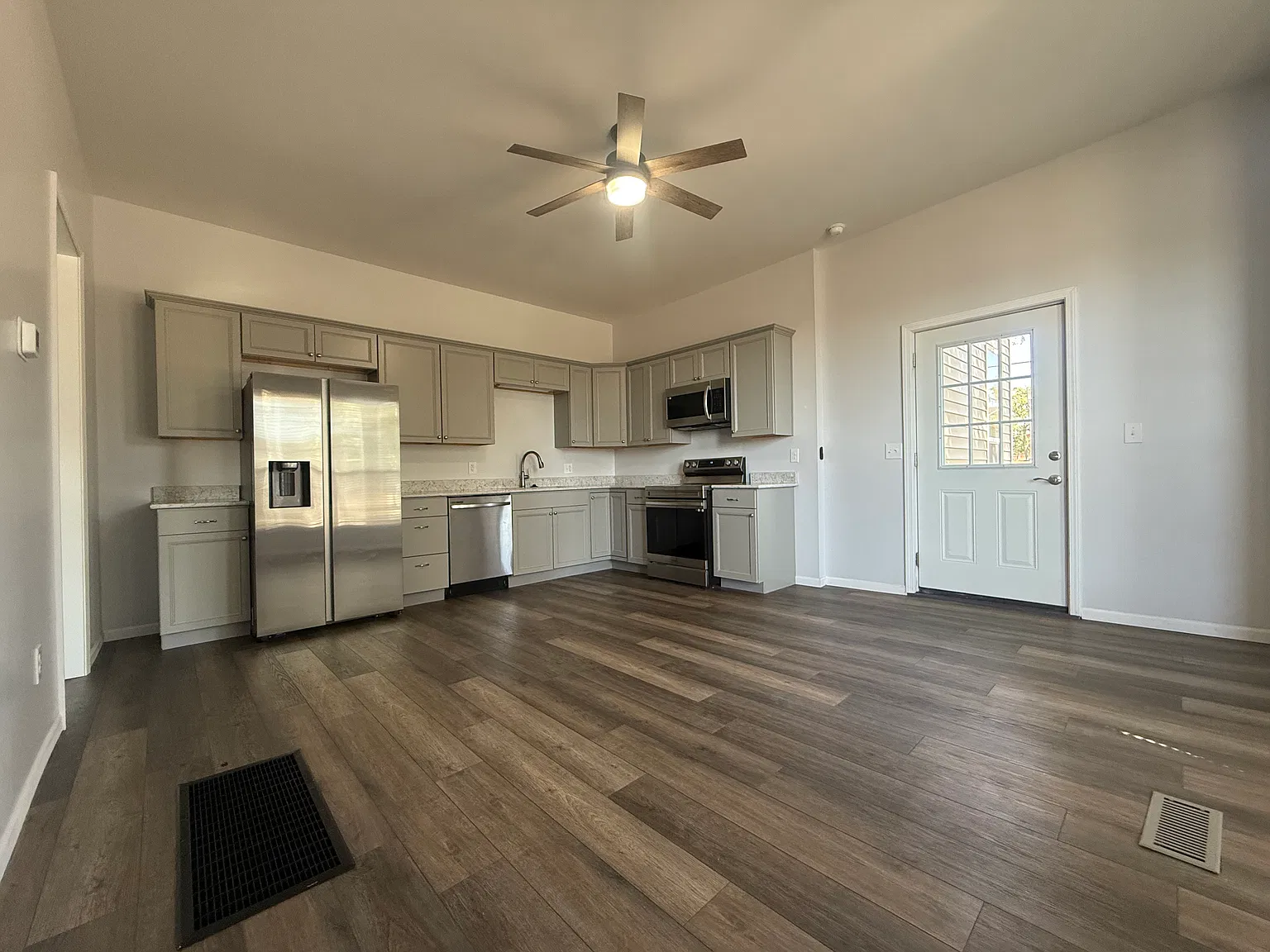 2 bed, 600 sqft, $1,150 — Photo 2